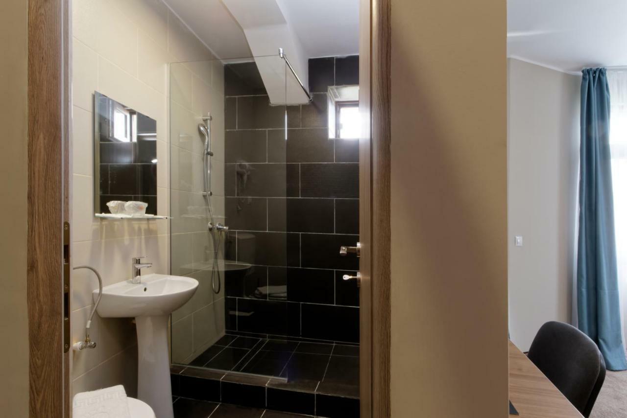 Hotel Bordeaux Galati  Ngoại thất bức ảnh