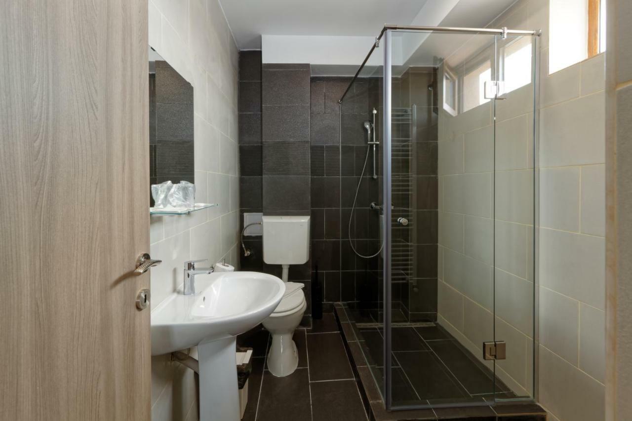 Hotel Bordeaux Galati  Ngoại thất bức ảnh
